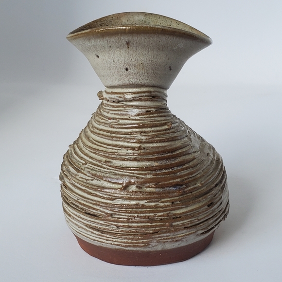 Studio Pottery Turned and Pinched Vase Signed and Numbered by Artist - Picture 6 of 10